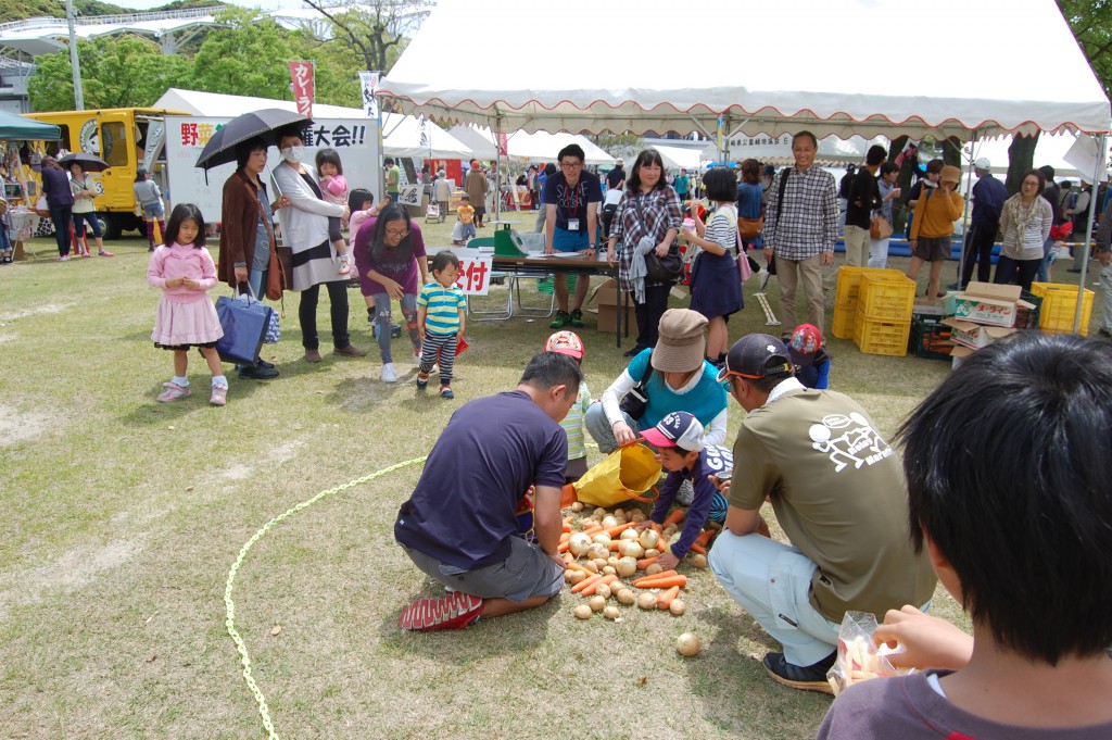春祭り2015芝生 (2)